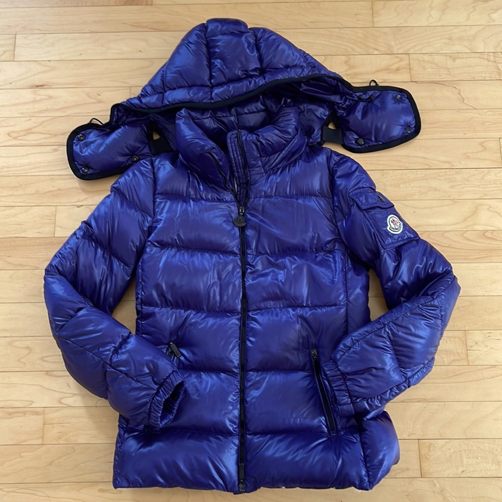 Moncler Puffed Coat in Purple Size(00)